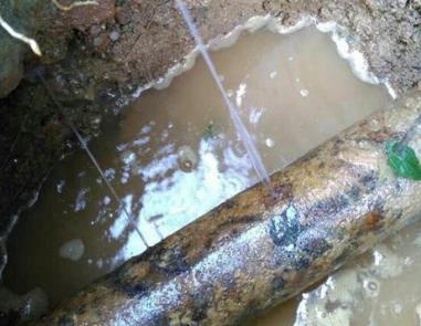 赣州市楼顶渗水维修公司分享下地暖漏水的原因及检测方法。